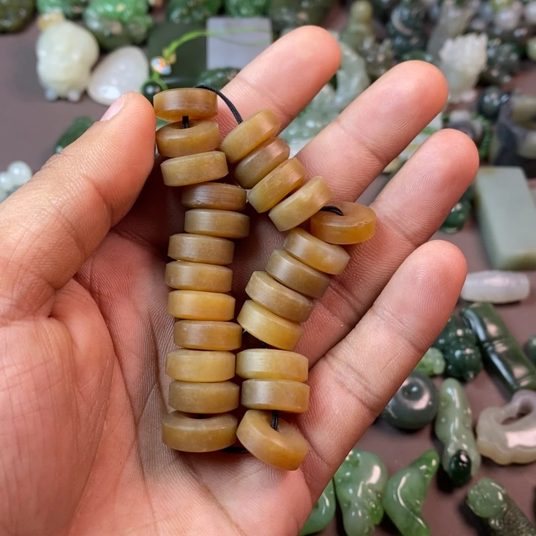 和田玉颈饰未镶嵌不***?