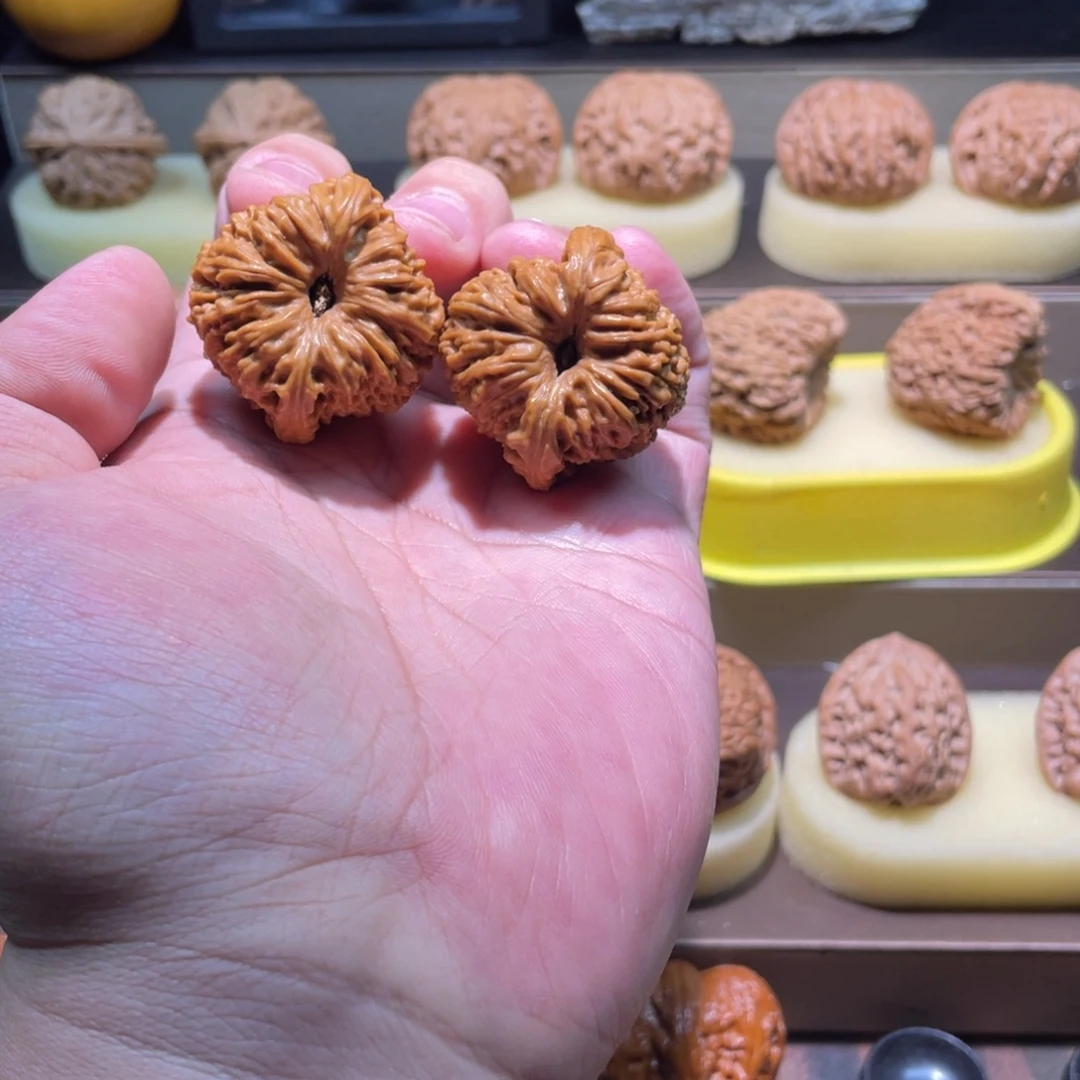 文玩核桃把件37全品凹底团子天使南疆石