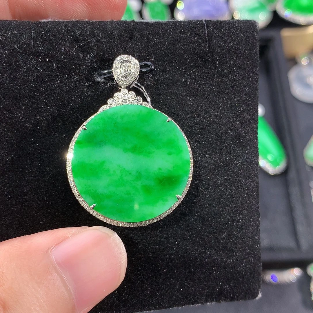 翡翠18K金镶嵌颈饰