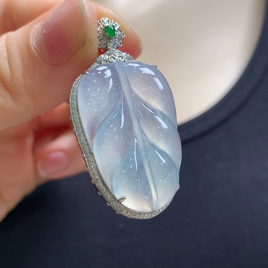 翡翠18K金镶嵌颈饰叶子