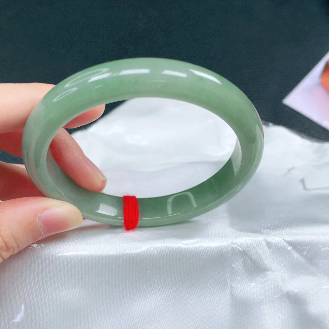 翡翠未镶嵌手镯55圈口