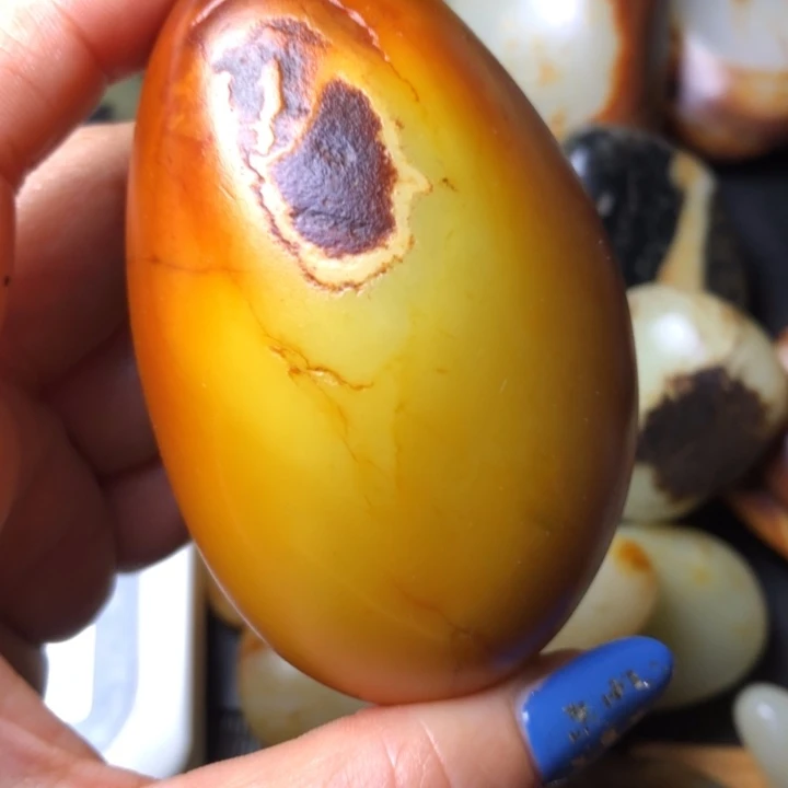 晓***月和田玉未镶嵌珠宝奇石