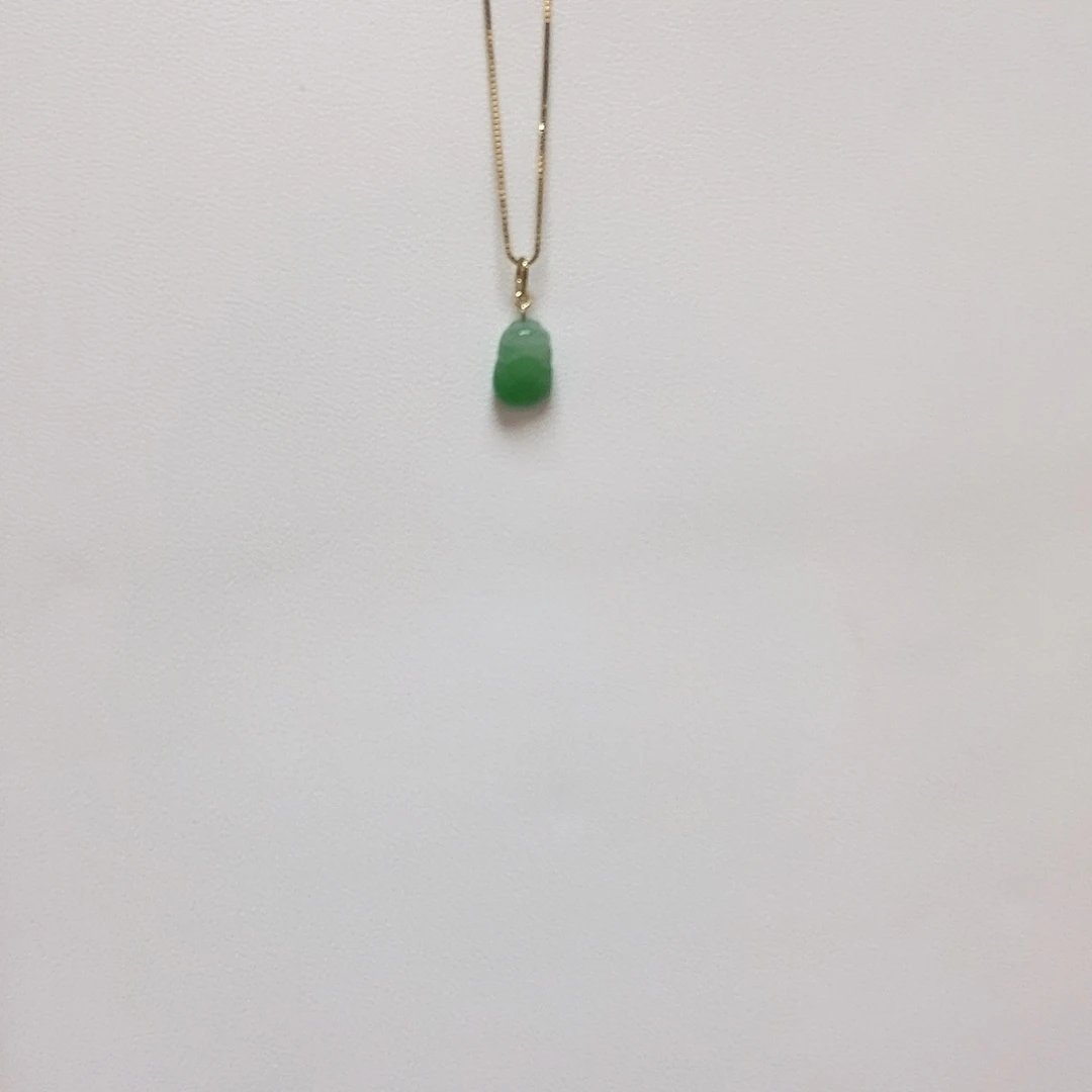 翡翠18K金镶嵌颈饰简单