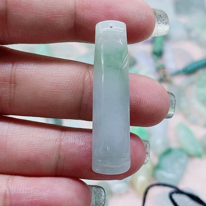 颈饰未镶嵌翡翠天然