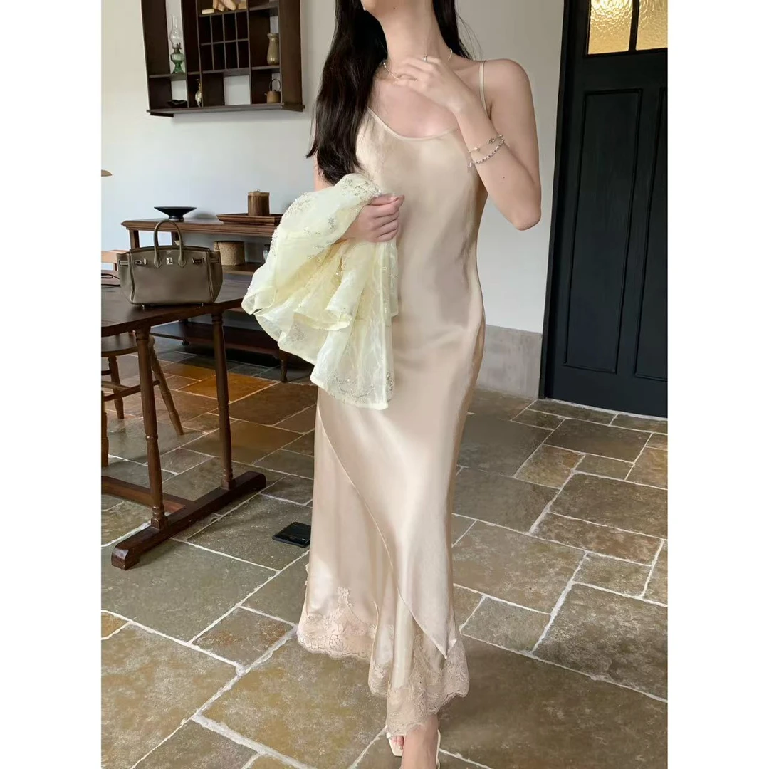 LaceyDitto2025 6/13【暮光之城】云感珠光锻面斜裁蕾丝拼接吊带裙