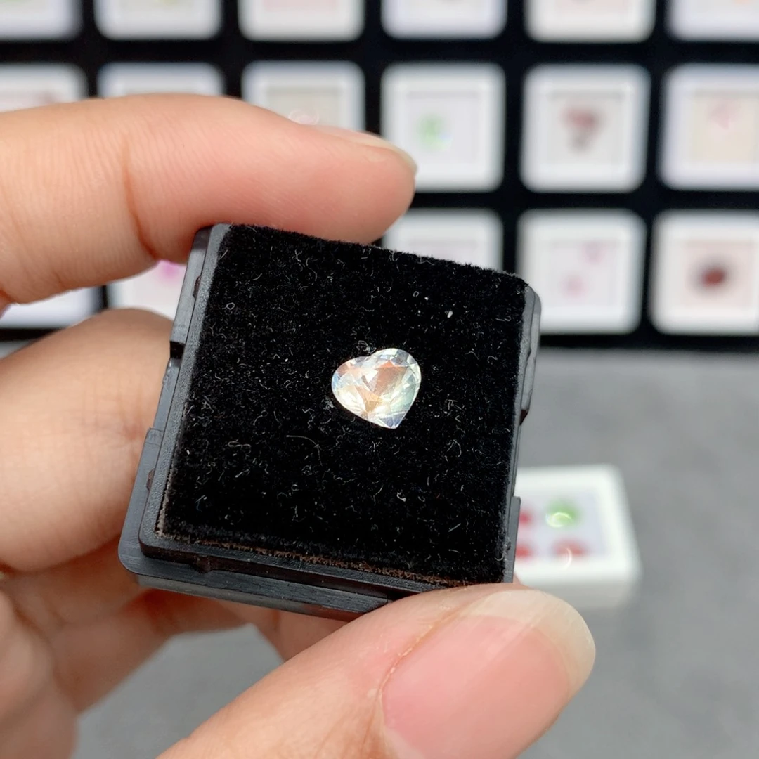 月光石裸石未镶嵌6*6mm心
