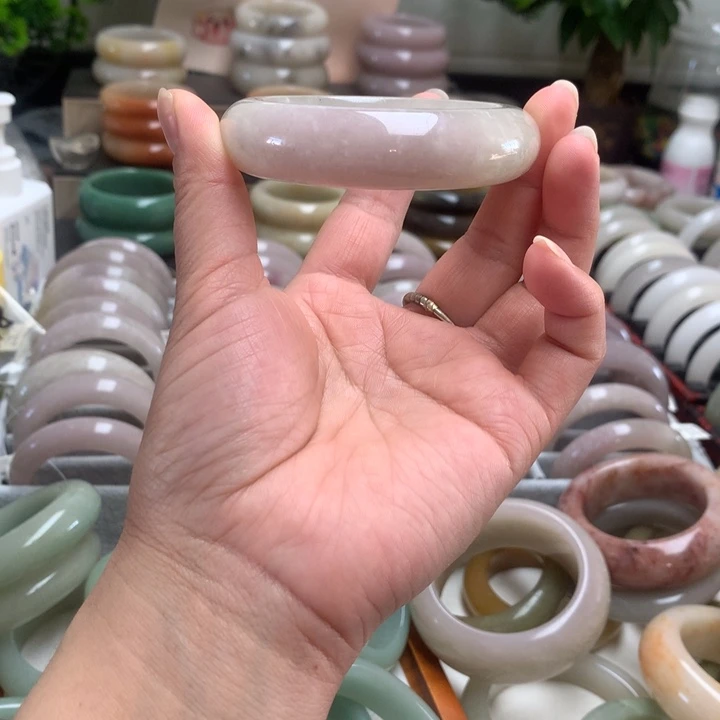 石英质玉未镶嵌手镯