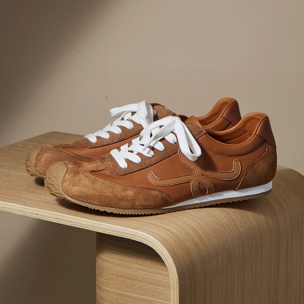 马皮时尚德训鞋明星男女同款休闲运动潮百搭丑萌歪头阿甘鞋E325