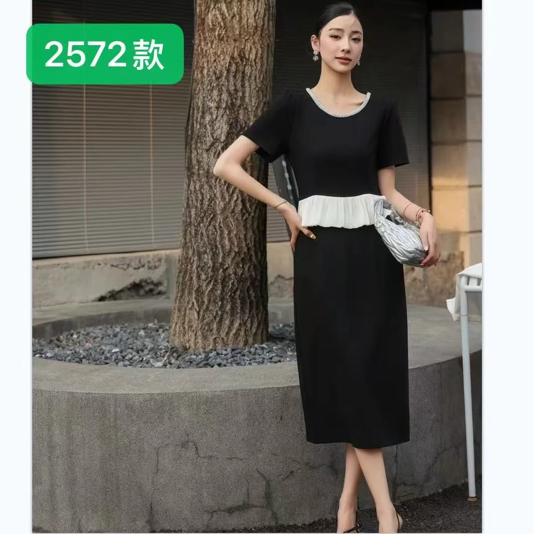 优雅圆领轻奢修身连衣裙2572