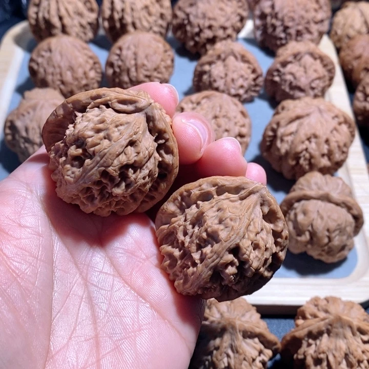 $***$文玩核桃吊坠白狮子