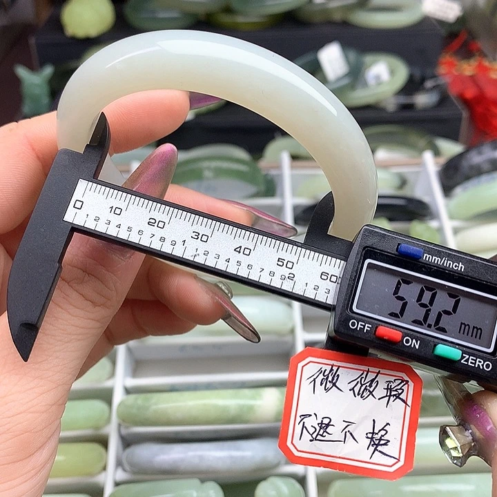 蛇纹石玉手镯未镶嵌666