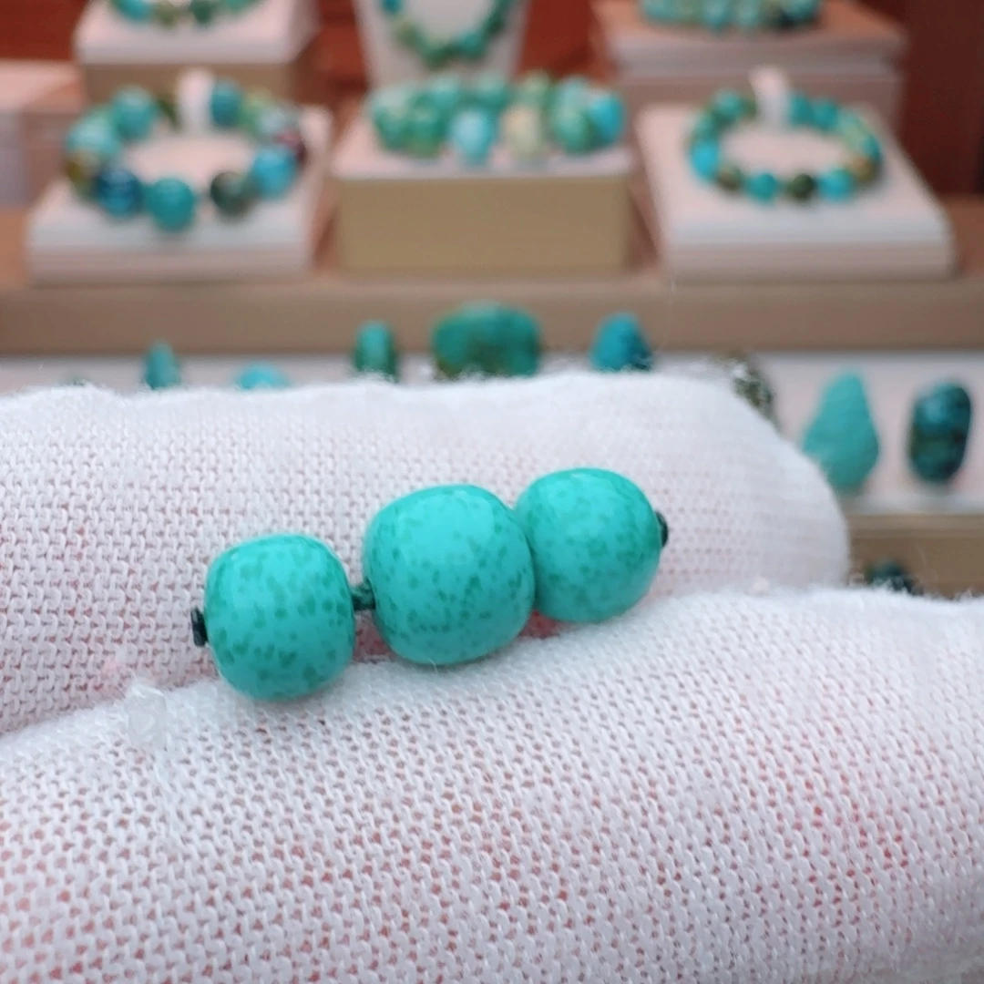 绿松石未镶嵌颈饰