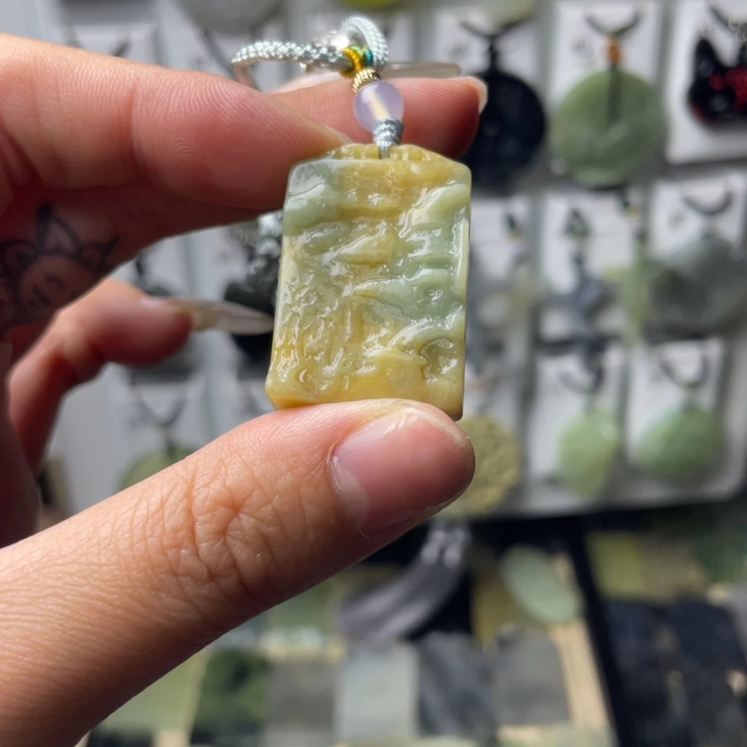 岫玉颈饰未镶嵌达*刘山水