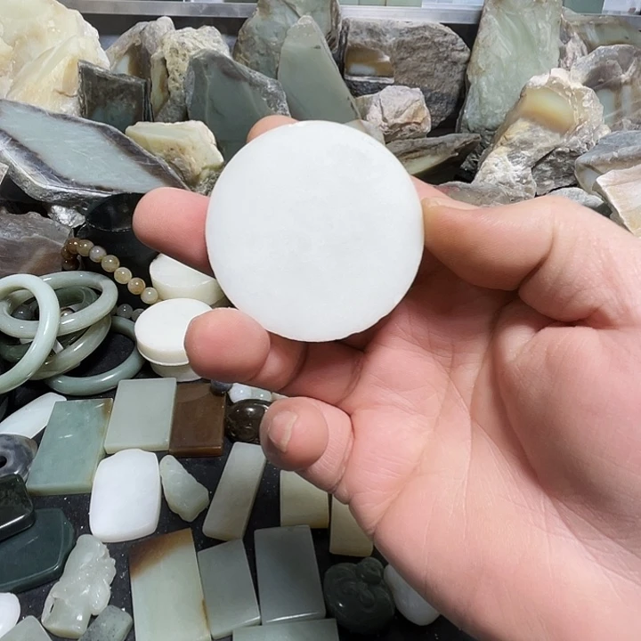 和田玉（糖玉）未镶嵌把件