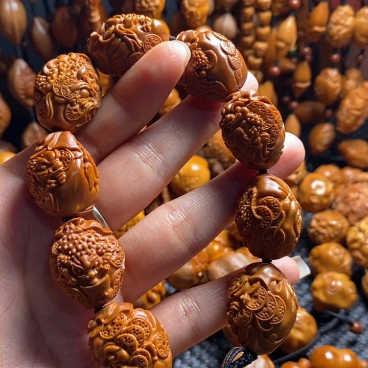 吊坠橄榄核金蟾手串