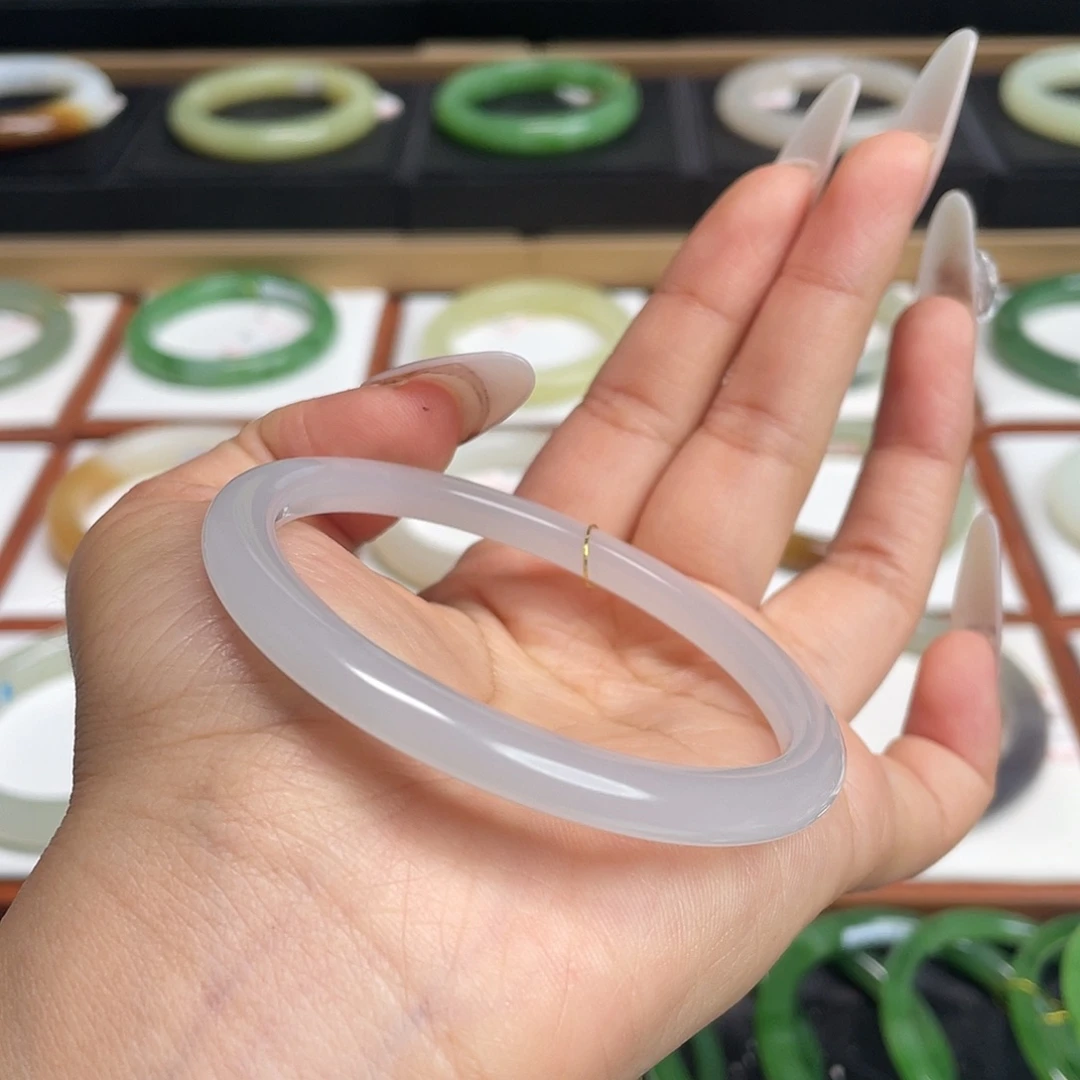 和田玉未镶嵌手镯温柔紫！56