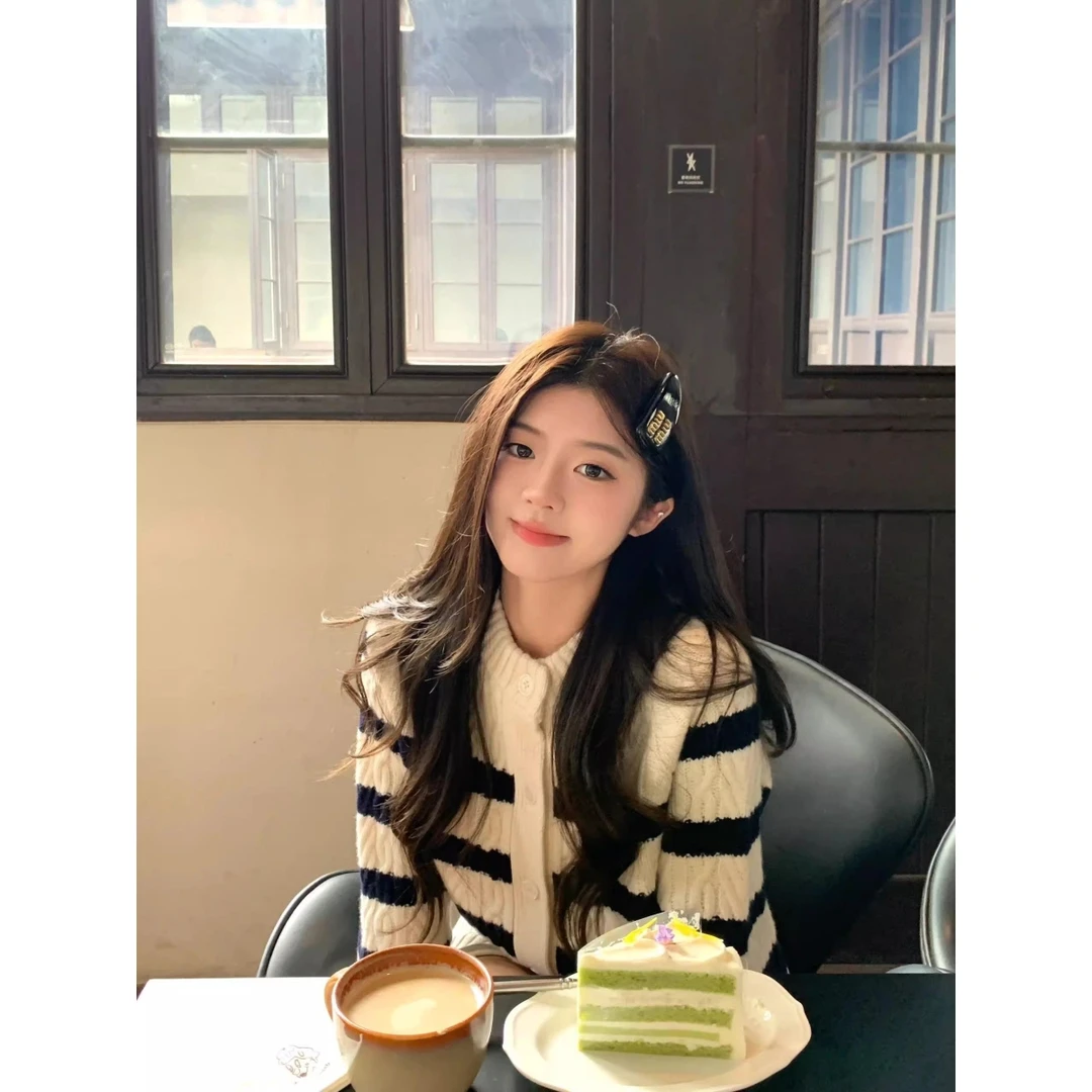 温柔风条纹毛衣开衫女秋冬2025新款松弛感慵懒软糯针织衫短款外套