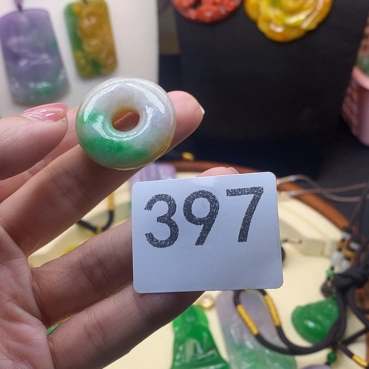 翡翠未镶嵌吊坠(赠链)