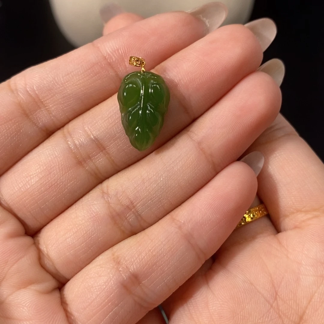 和田玉18K金镶嵌吊坠(赠链)