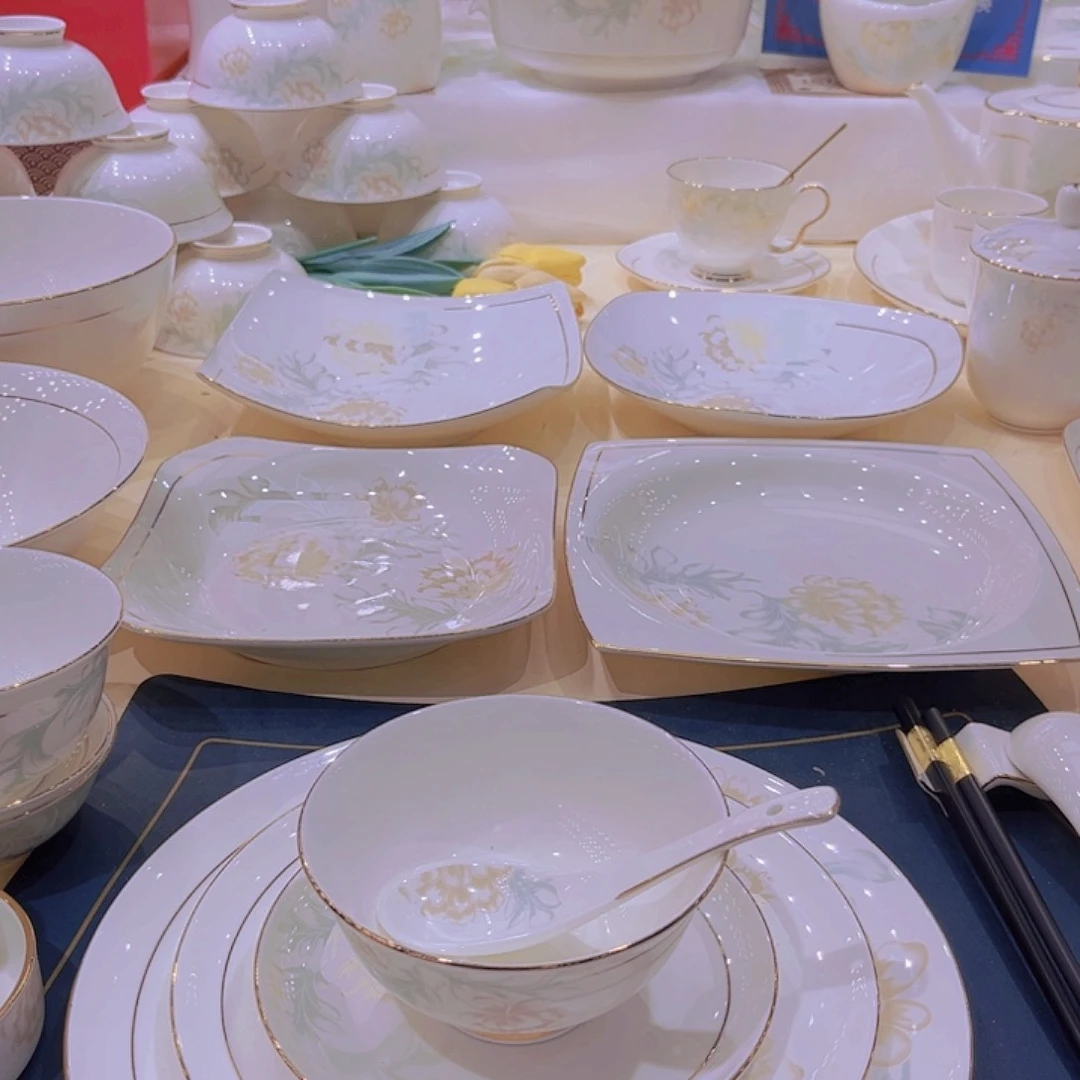 骨瓷描金清雅米饭碗单拍