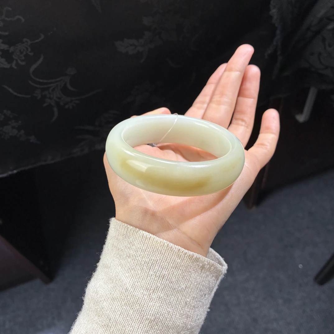 和田玉新疆轮胎糯底糖暖白58