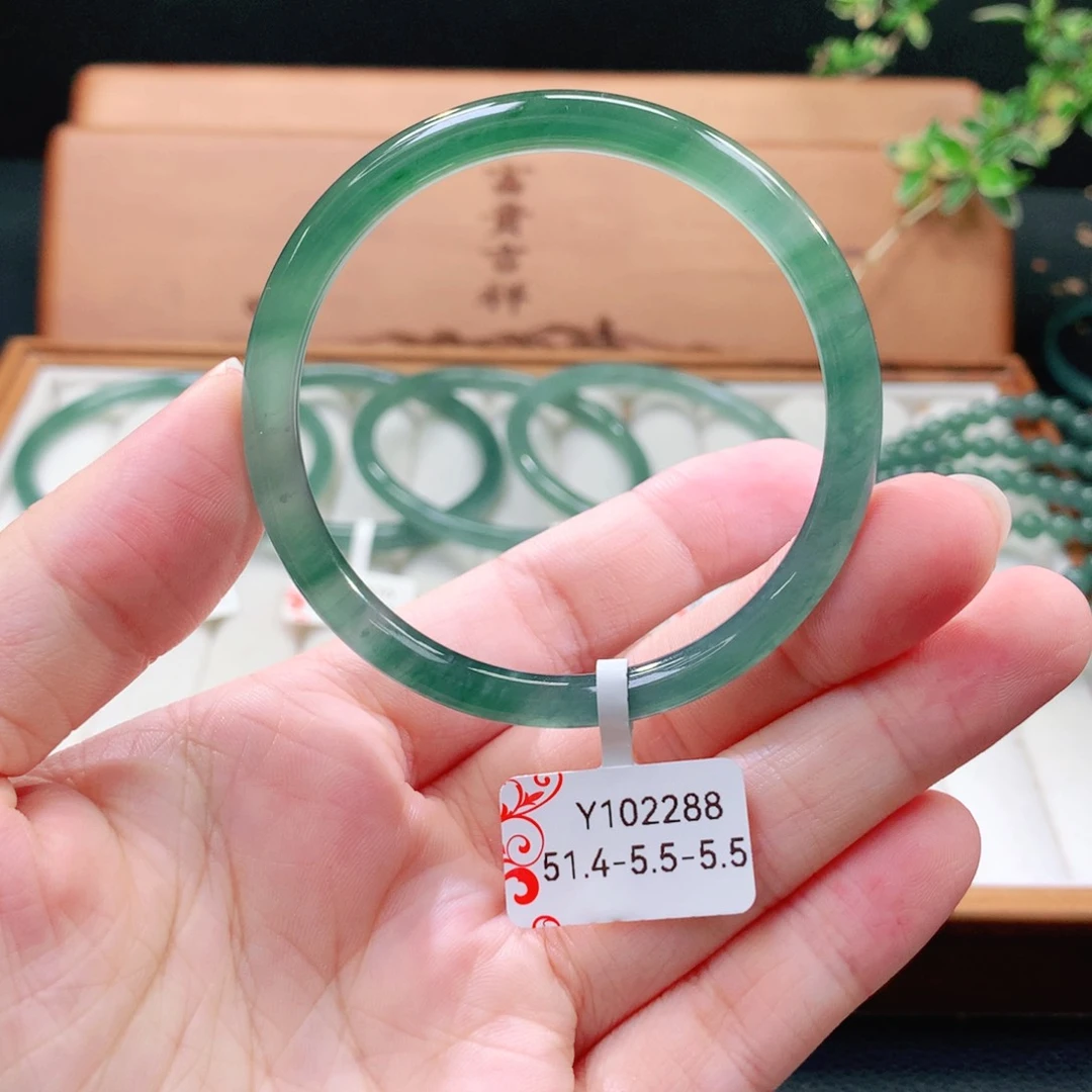 翡翠手镯（圆镯）未镶嵌