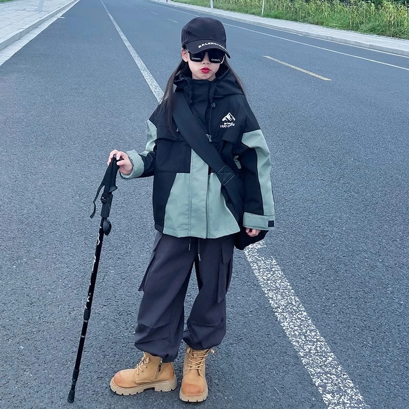 女童拼接三合一可脱卸连帽冲锋衣秋冬中大童保暖加绒加厚风衣外套