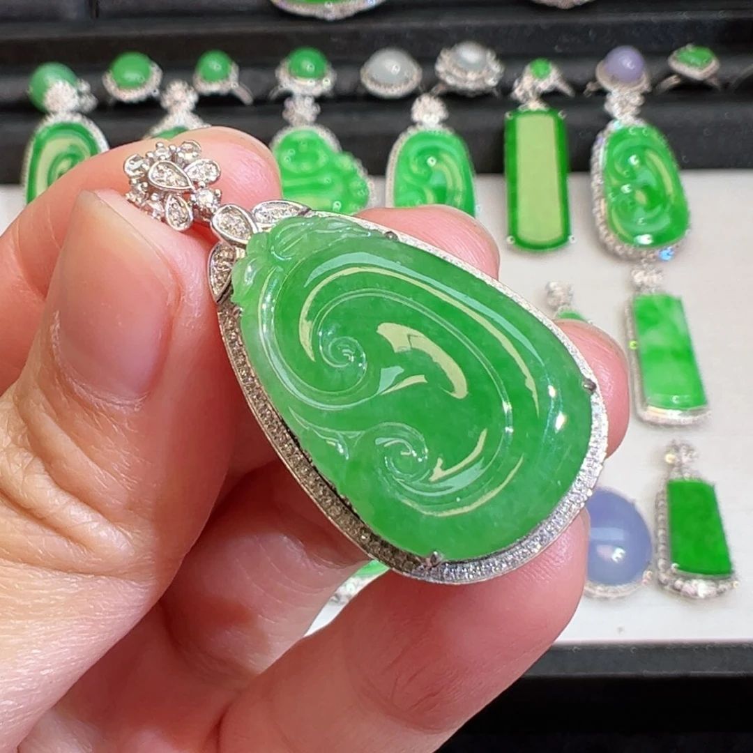 翡翠吊坠(不含链)18K金镶嵌