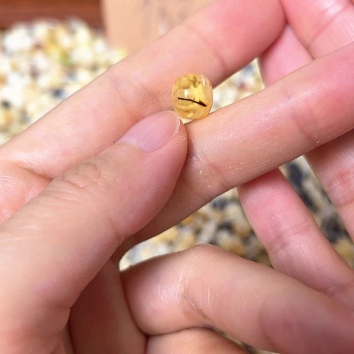 蜜蜡未镶嵌裸石9.3mm一个