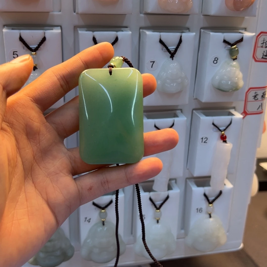 石英质玉（非洲翠）合金颈饰