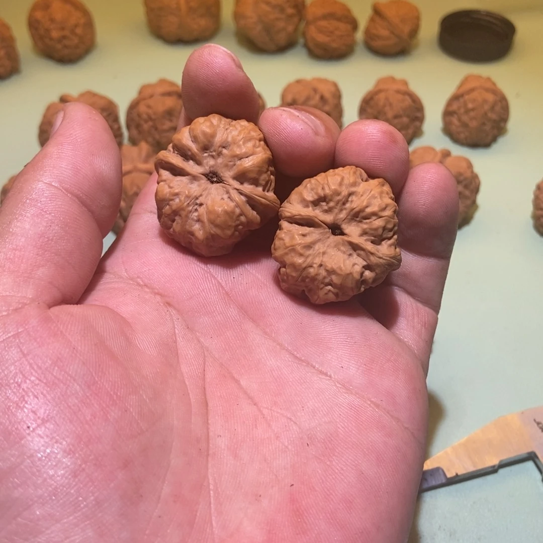 文玩核桃吊坠?**?蛤蟆头32