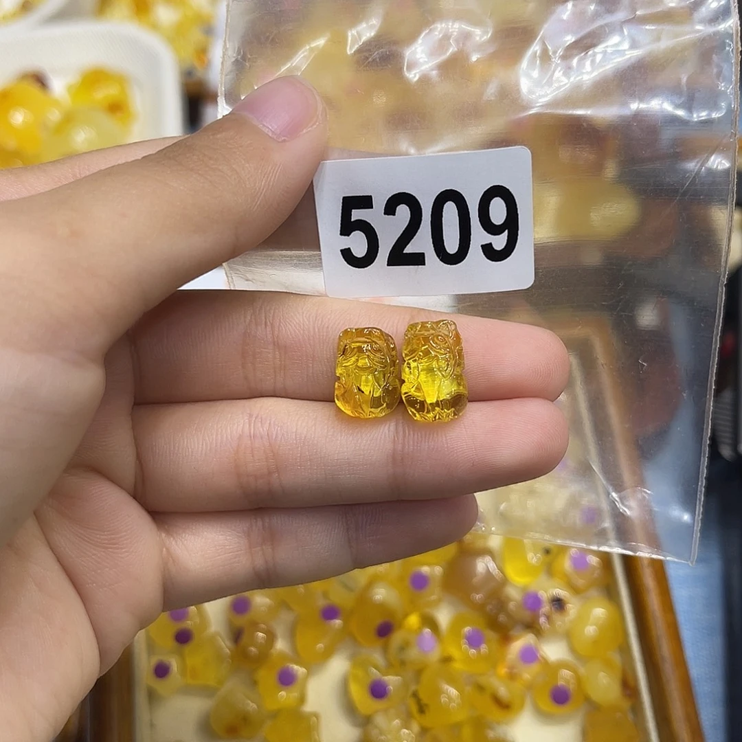 琥珀未镶嵌珠宝奇石