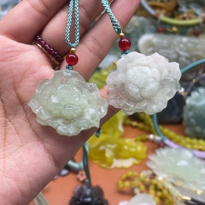 蛇纹石玉未镶嵌吊坠