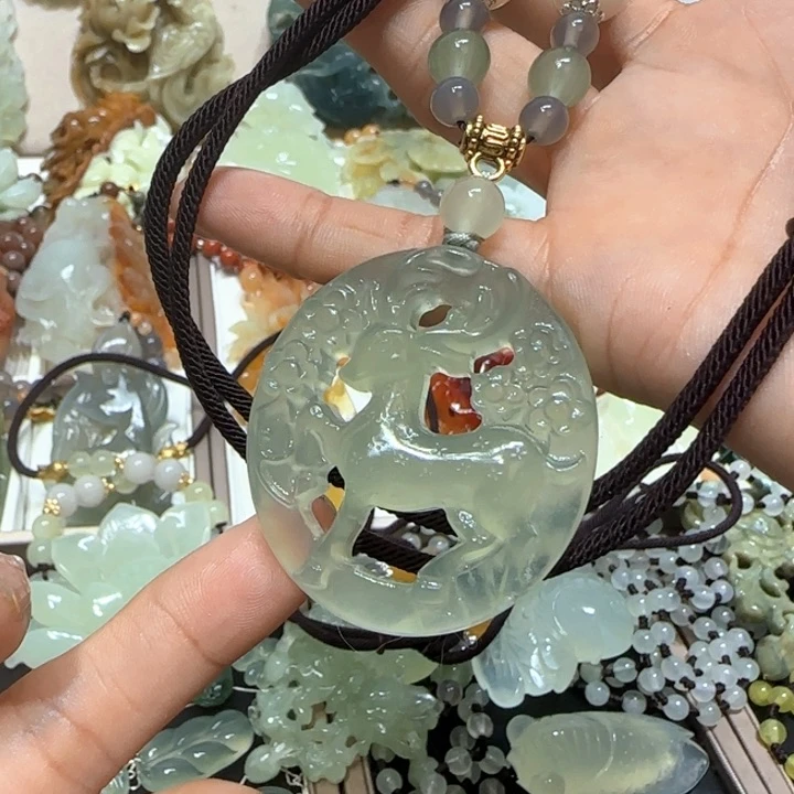 蛇纹石玉未镶嵌吊坠