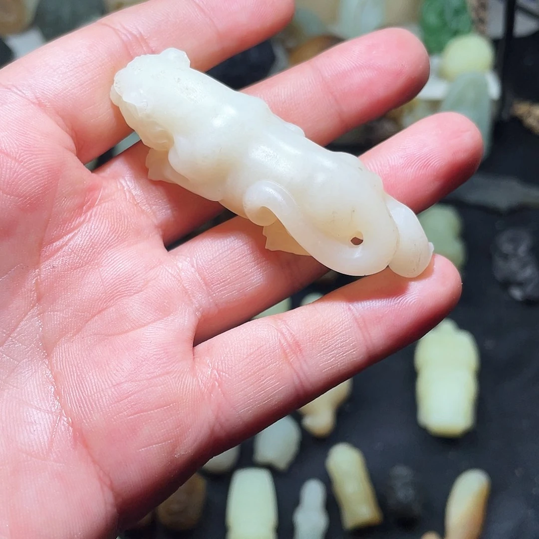 颈饰未镶嵌和田玉（翠青玉）P***o