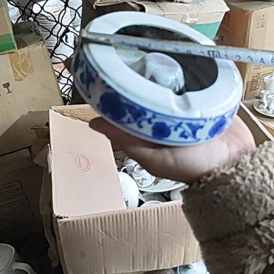 库存微瑕烟灰缸一个