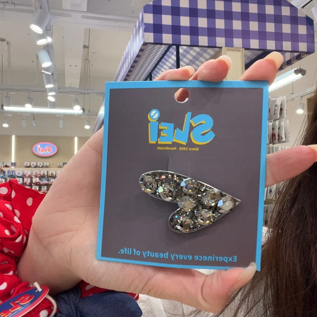 无非金属灰色爱心钻