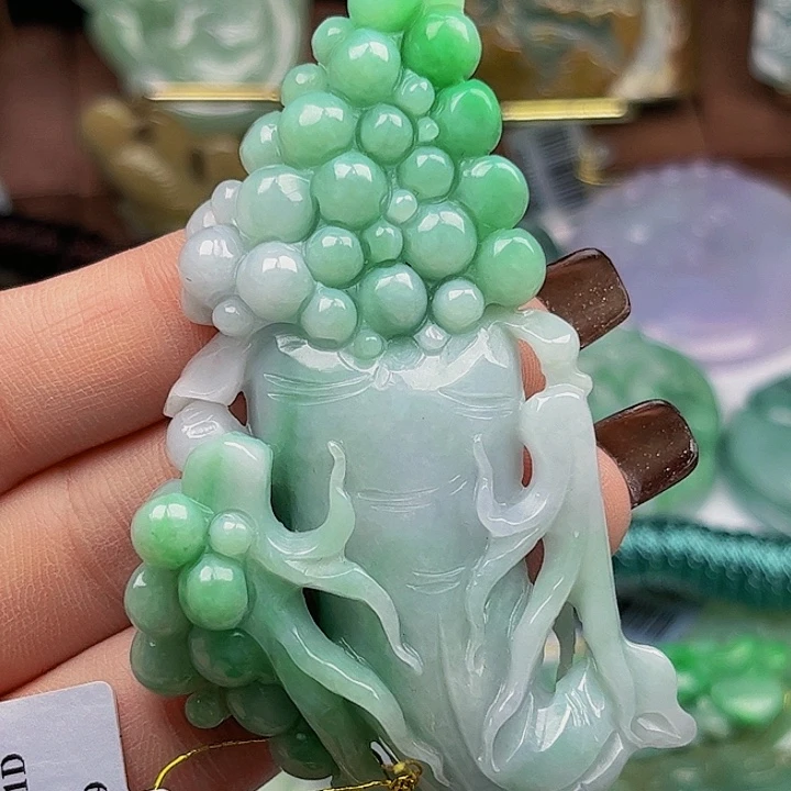 翡翠未镶嵌颈饰挂件