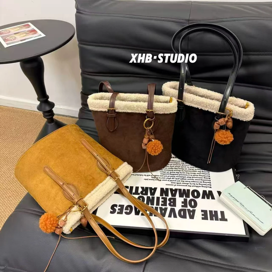 秋冬麂皮毛绒大容量腋下包包女2025新款高级感通勤单肩手提水桶包