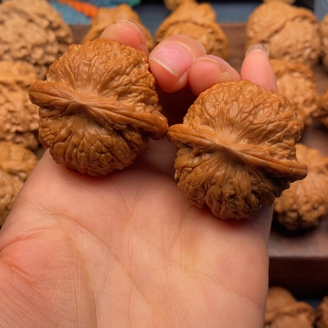 文玩核桃吊坠那***光38全品精配血麒麟