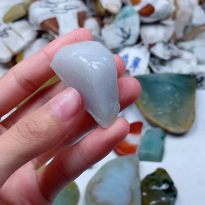松***翡翠未镶嵌颈饰翡翠