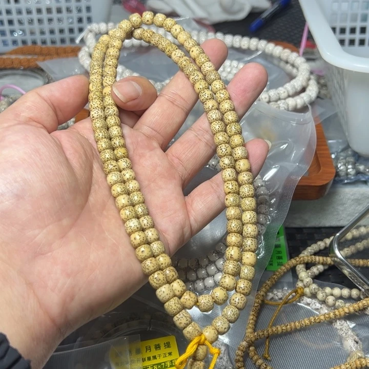 星月菩提手串鸡油黄8×7老型108颗