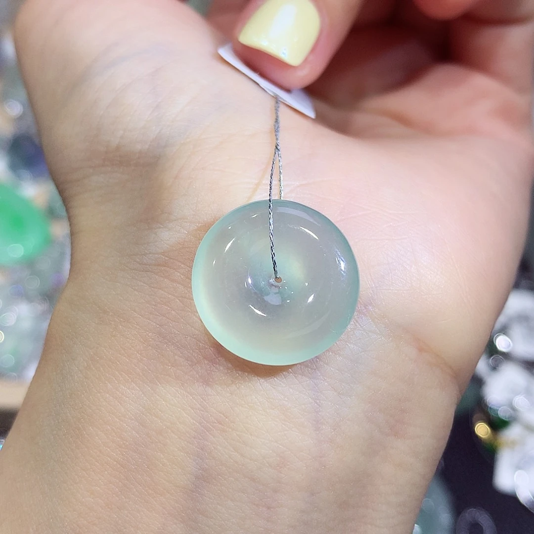 翡翠18K金镶嵌颈饰翡翠