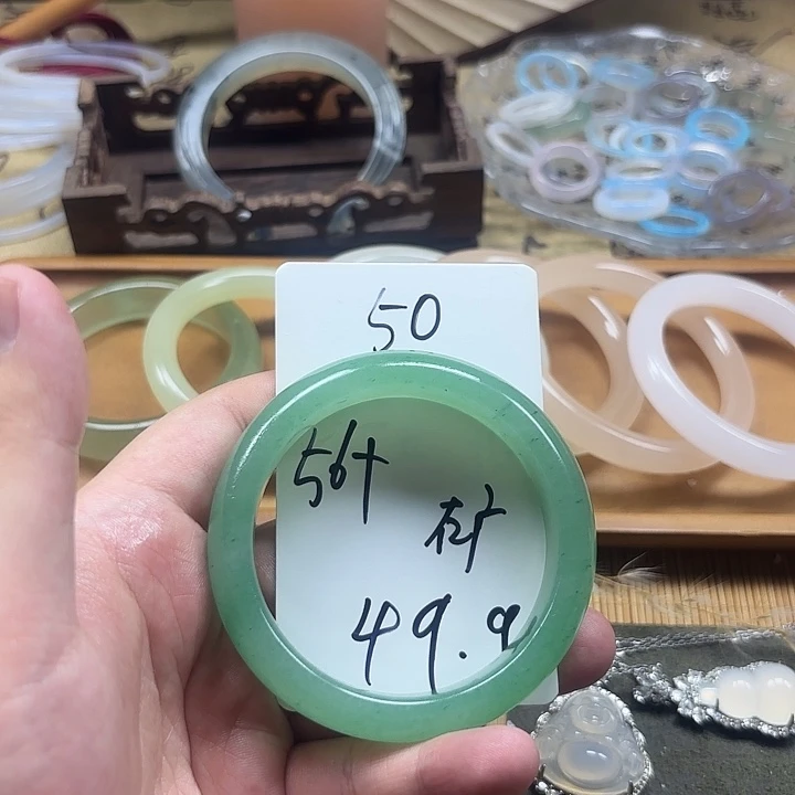 石英质玉手镯未镶嵌50