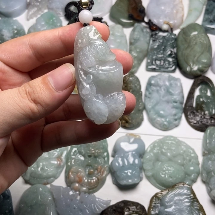 翡翠未镶嵌颈饰貔貅89