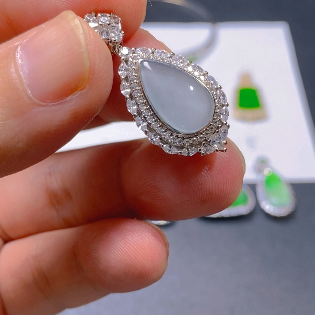 翡翠未镶嵌颈饰