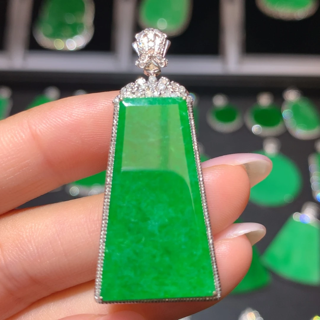 翡翠18K金镶嵌颈饰翡翠