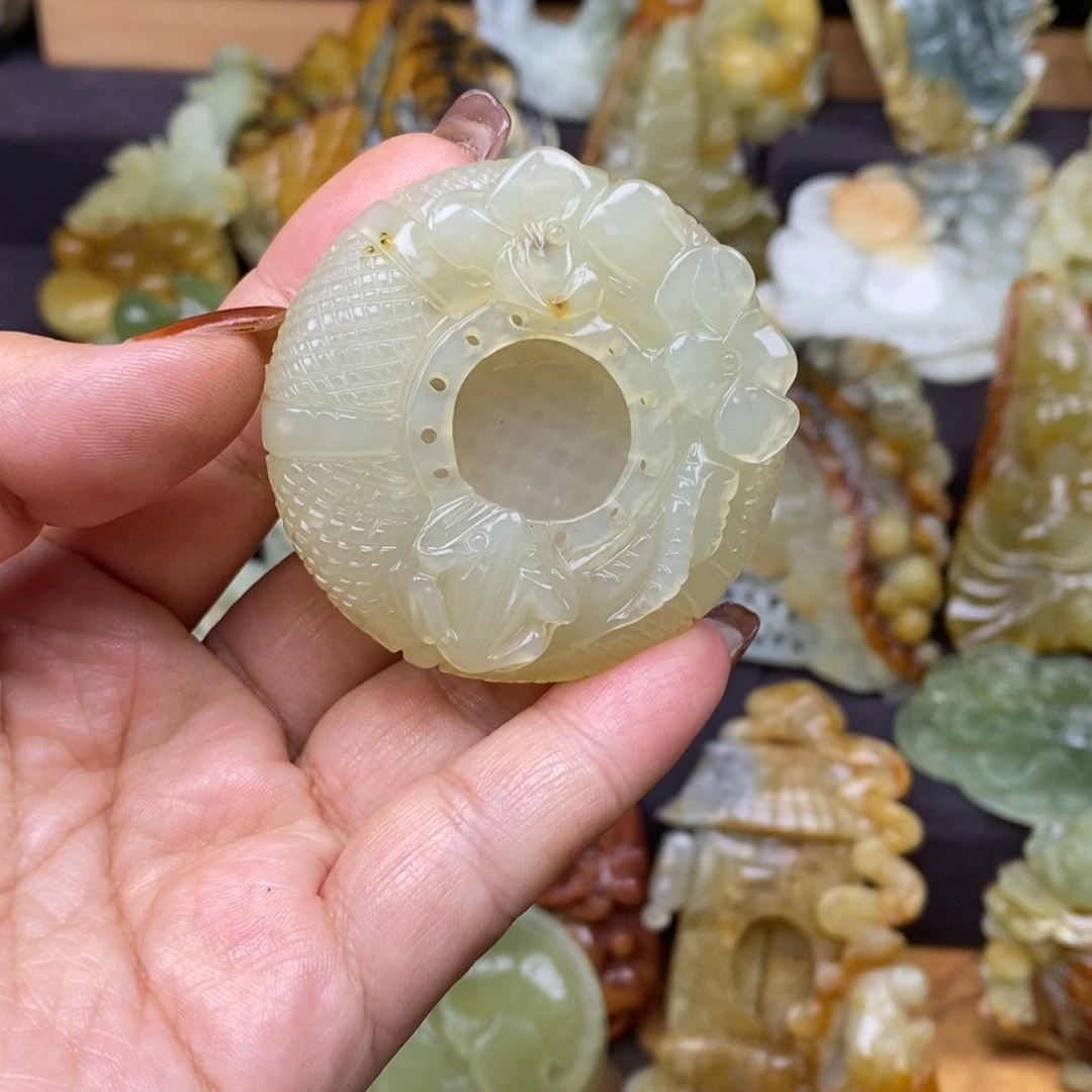 蛇纹石玉颈饰未镶嵌