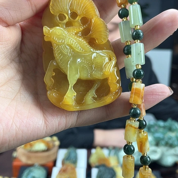 蛇纹石玉颈饰未镶嵌