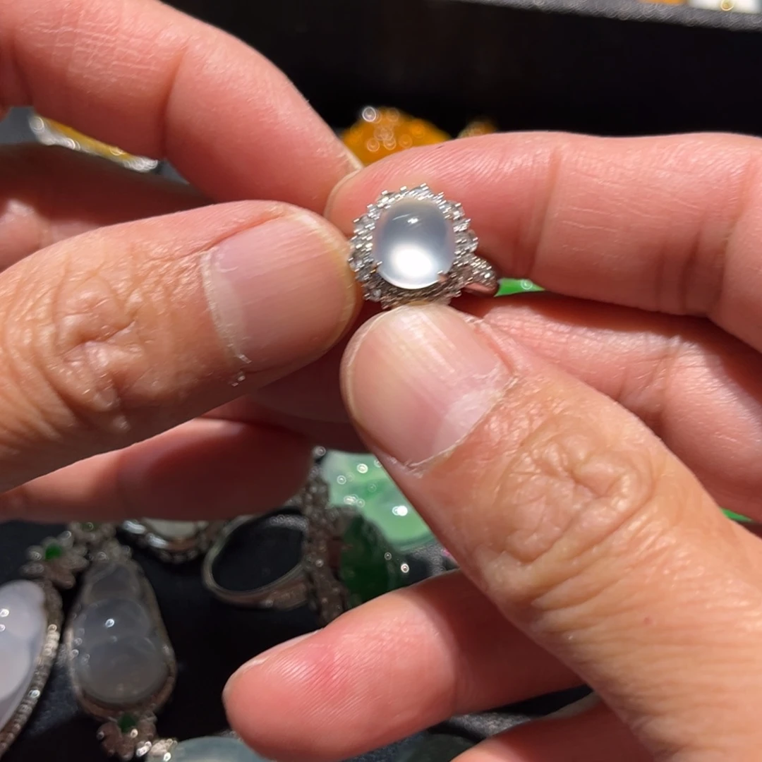 翡翠18K金镶嵌颈饰缅甸翡翠